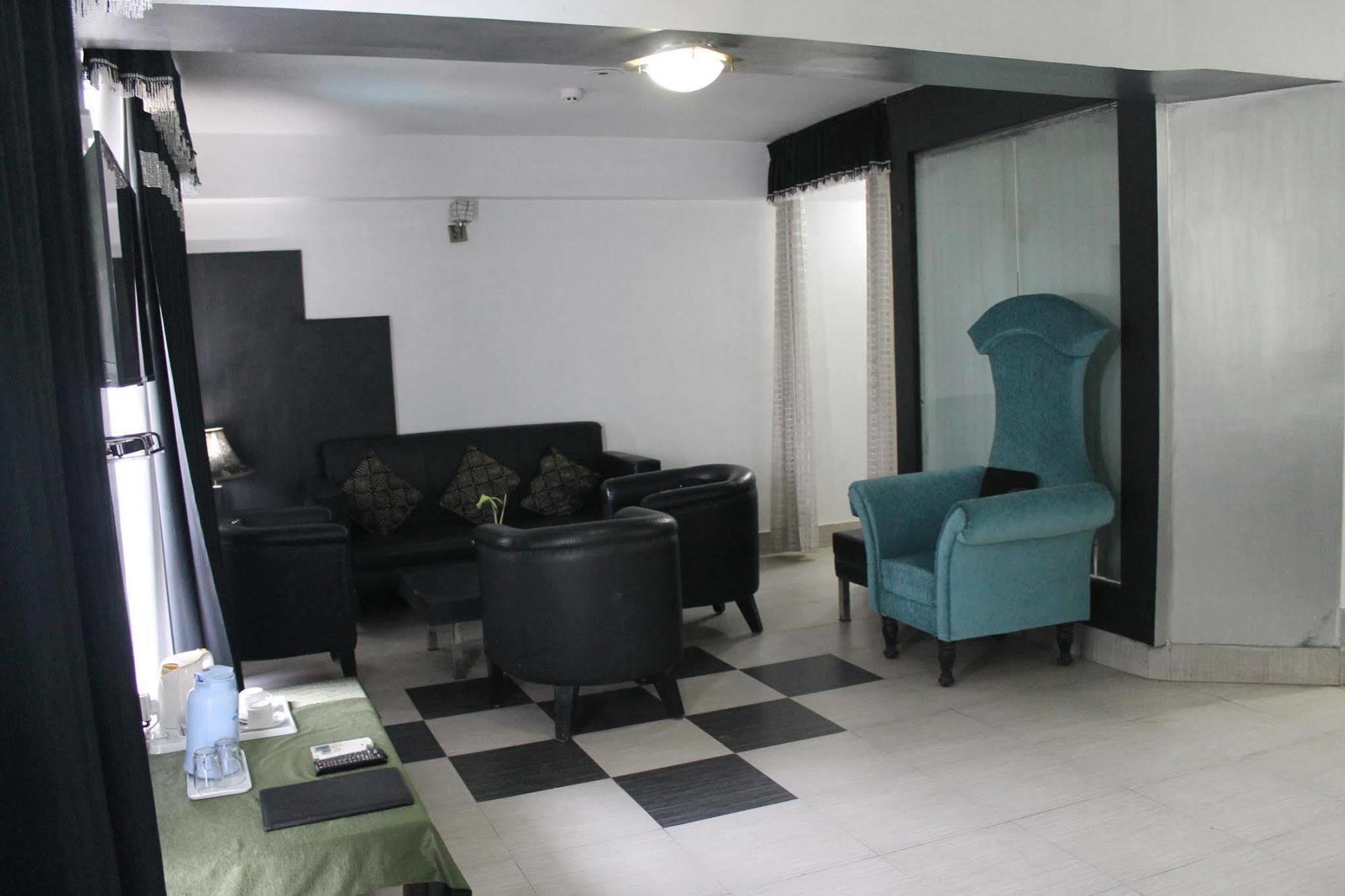 Aravali Clarks Inn Alwar Exteriör bild