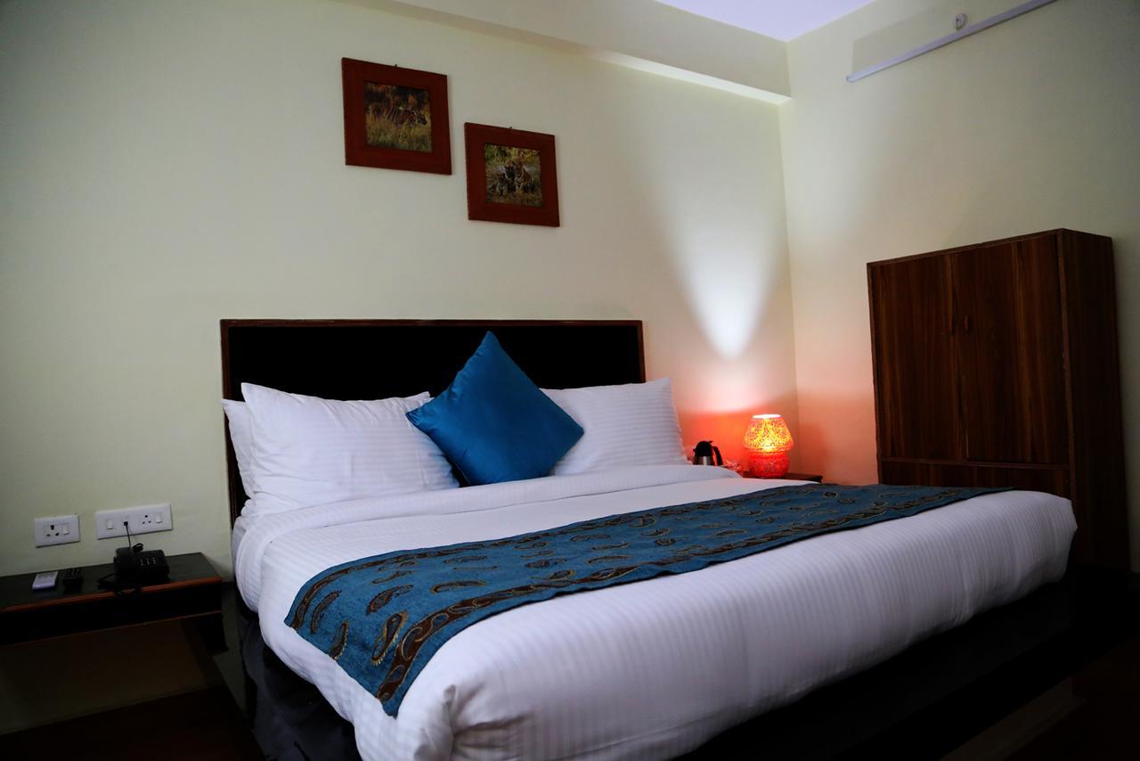 Aravali Clarks Inn Alwar Exteriör bild