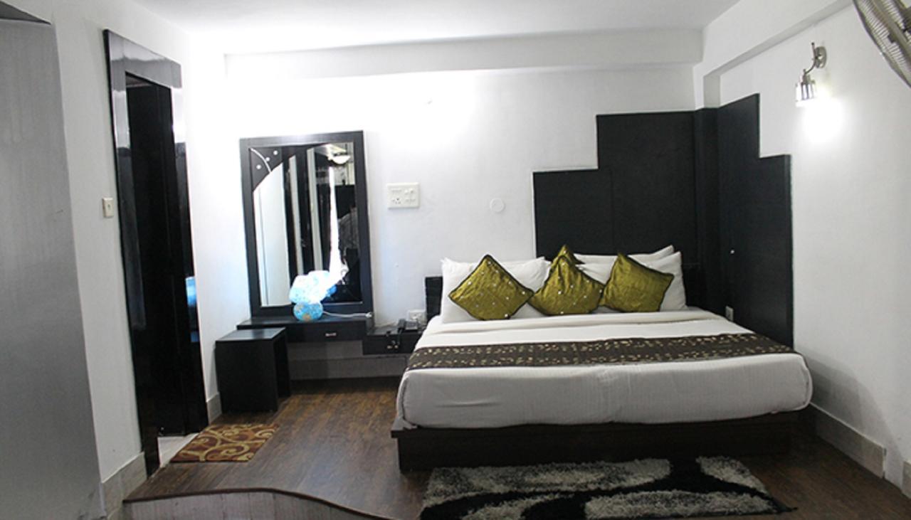 Aravali Clarks Inn Alwar Exteriör bild