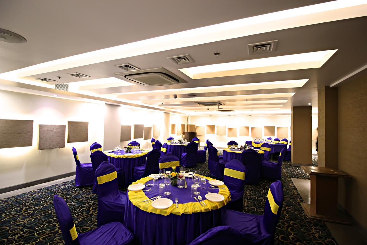 Aravali Clarks Inn Alwar Exteriör bild