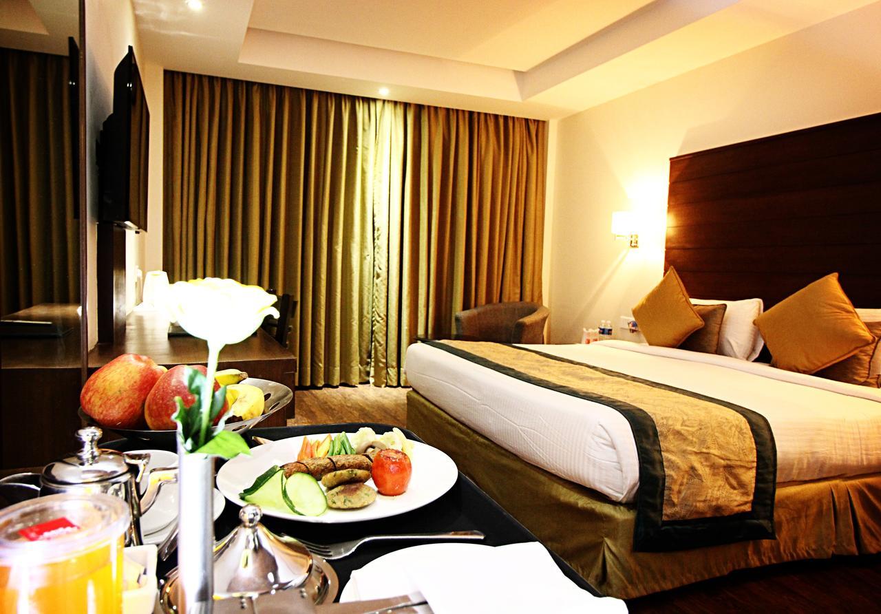 Aravali Clarks Inn Alwar Exteriör bild