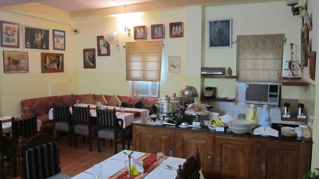 Aravali Clarks Inn Alwar Exteriör bild